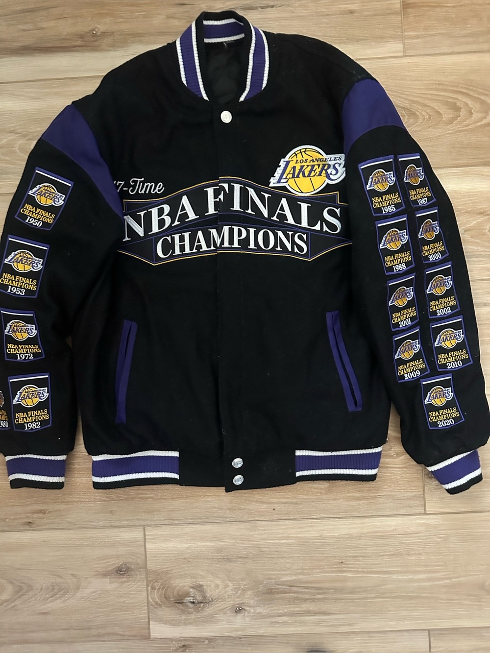 JH Design LA Lakers 17th Time NBA Champions Reversible Varsity Jacket S